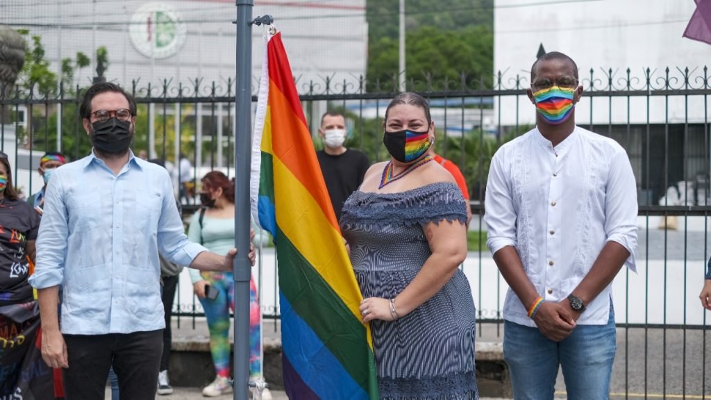 mujeres en el mes del orgullo